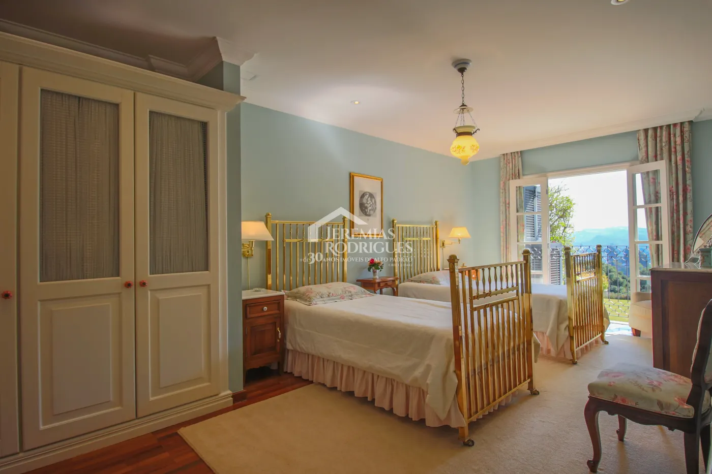 Sobrado com 6 suítes, 615 m² - Vila Inglesa - Campos do Jordão/SP.