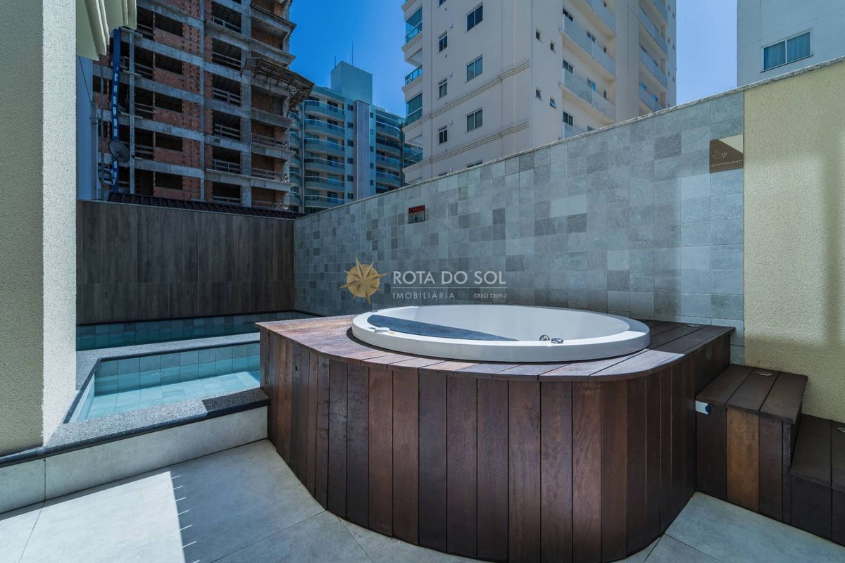 Residencial La Victoria apartamento 3 Suítes e 3 Vagas em Meia Praia Itapema SC