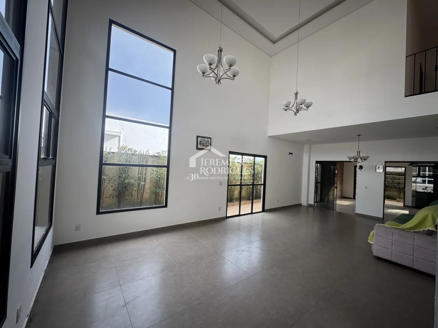 Casa para venda e locação com 4 suítes no Condomínio Village Splendore em Pindamonhangaba/SP.