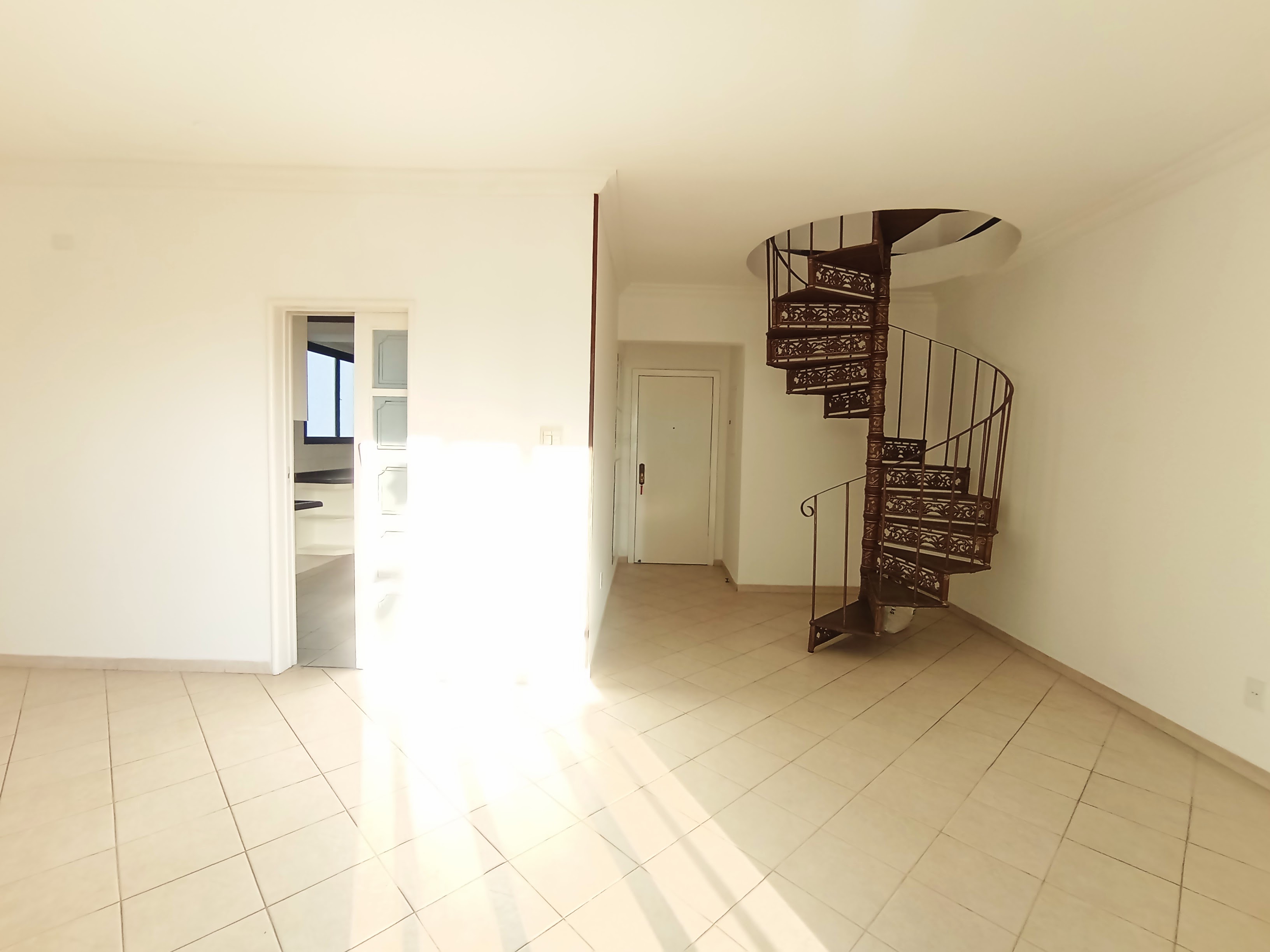 Cobertura à venda com 3 dormitórios, 125 m² no Edifício Michel Abud em Taubaté/SP.