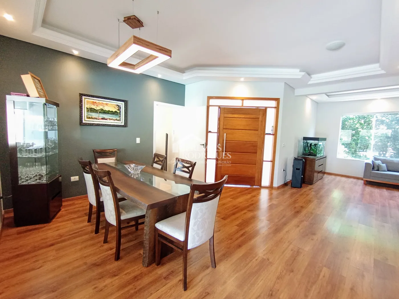 Casa à venda com 3 suítes no Condomínio Reserva dos Lagos em Pindamonhangaba/SP.