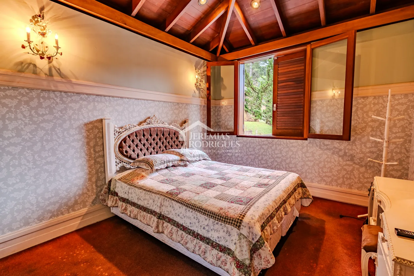 Casa para venda com 5 suítes no Condomínio Villandry em Campos do Jordão/SP