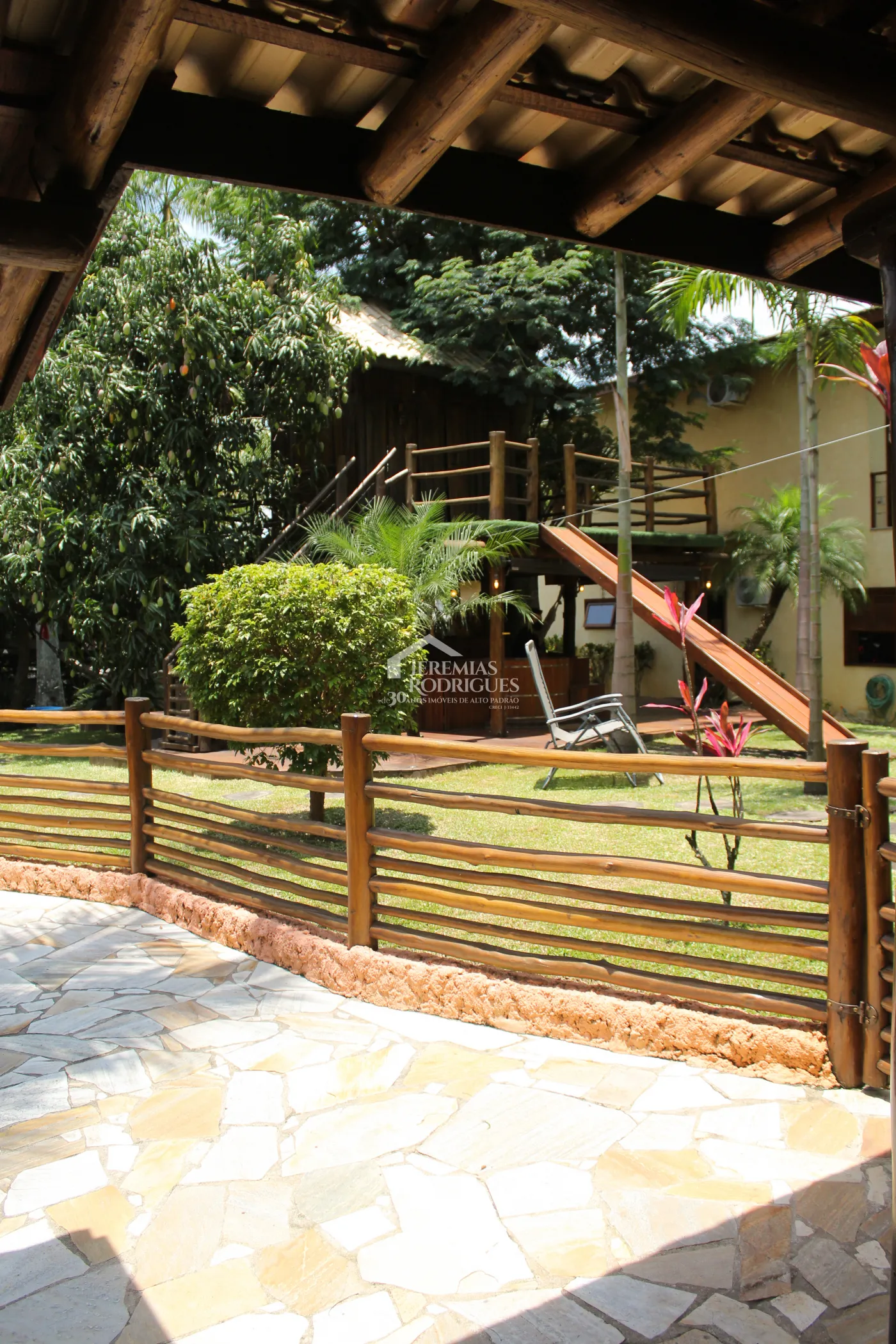 Casa para venda e locação com 5 dormitórios no Condomínio Taubaté Village em Taubaté/SP.