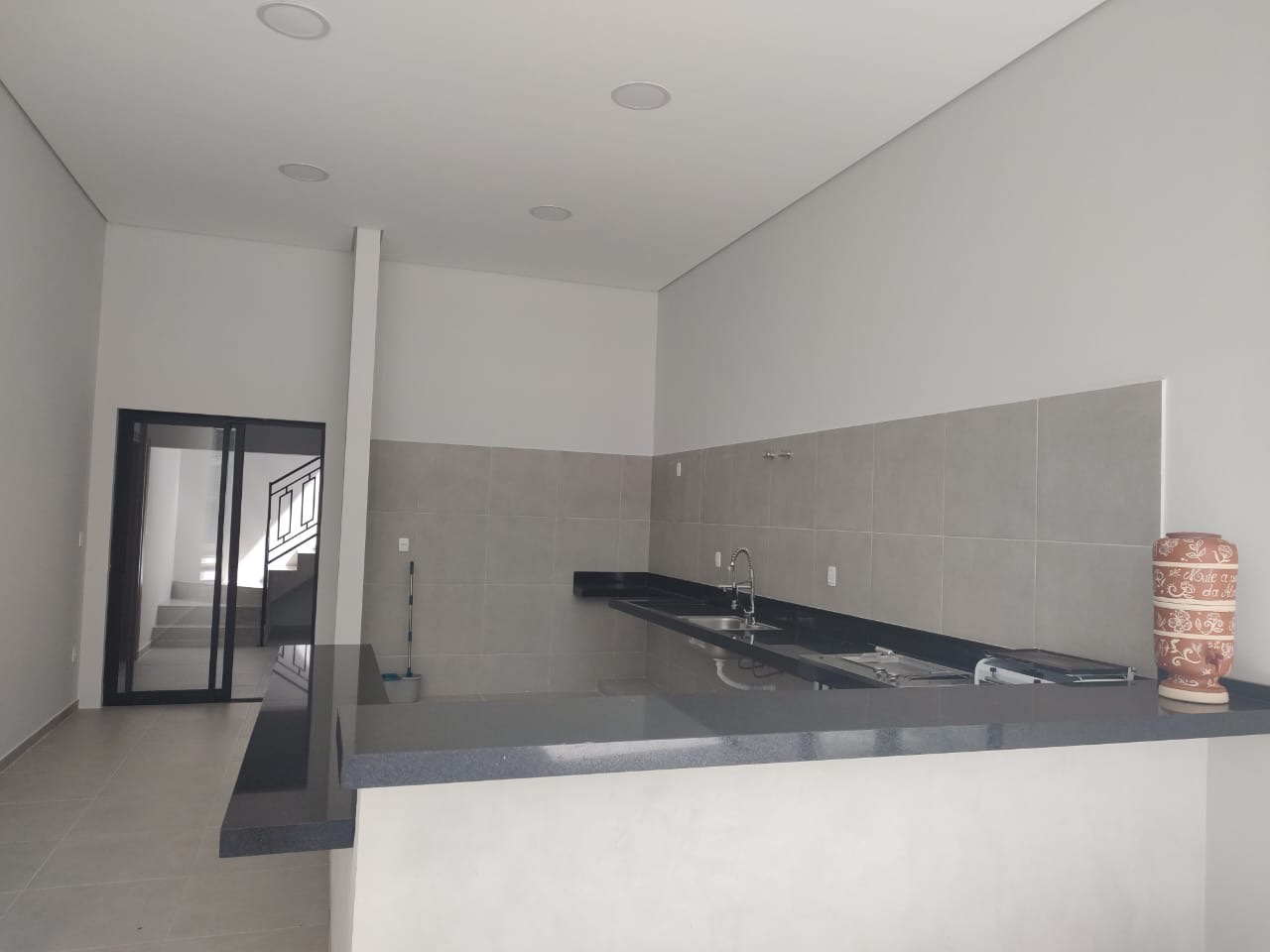 Casa à venda com 3 suítes no Condomínio Reserva dos Lagos em Pindamonhangaba/SP.