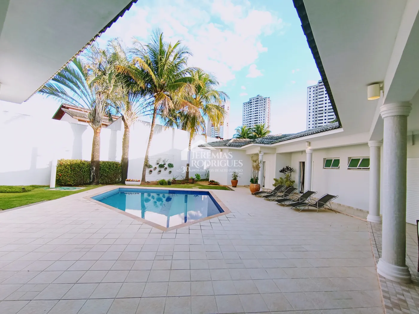 Casa à venda com 4 dormitórios no Condomínio Taubaté Village em Taubaté/SP.