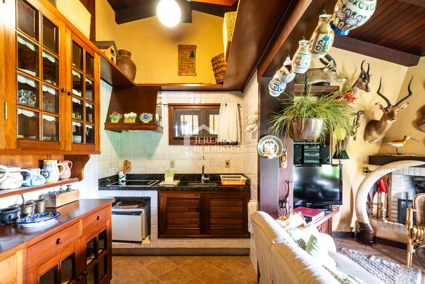 Sitio com 9 suítes, 2.600 m² - Piracaia/SP.