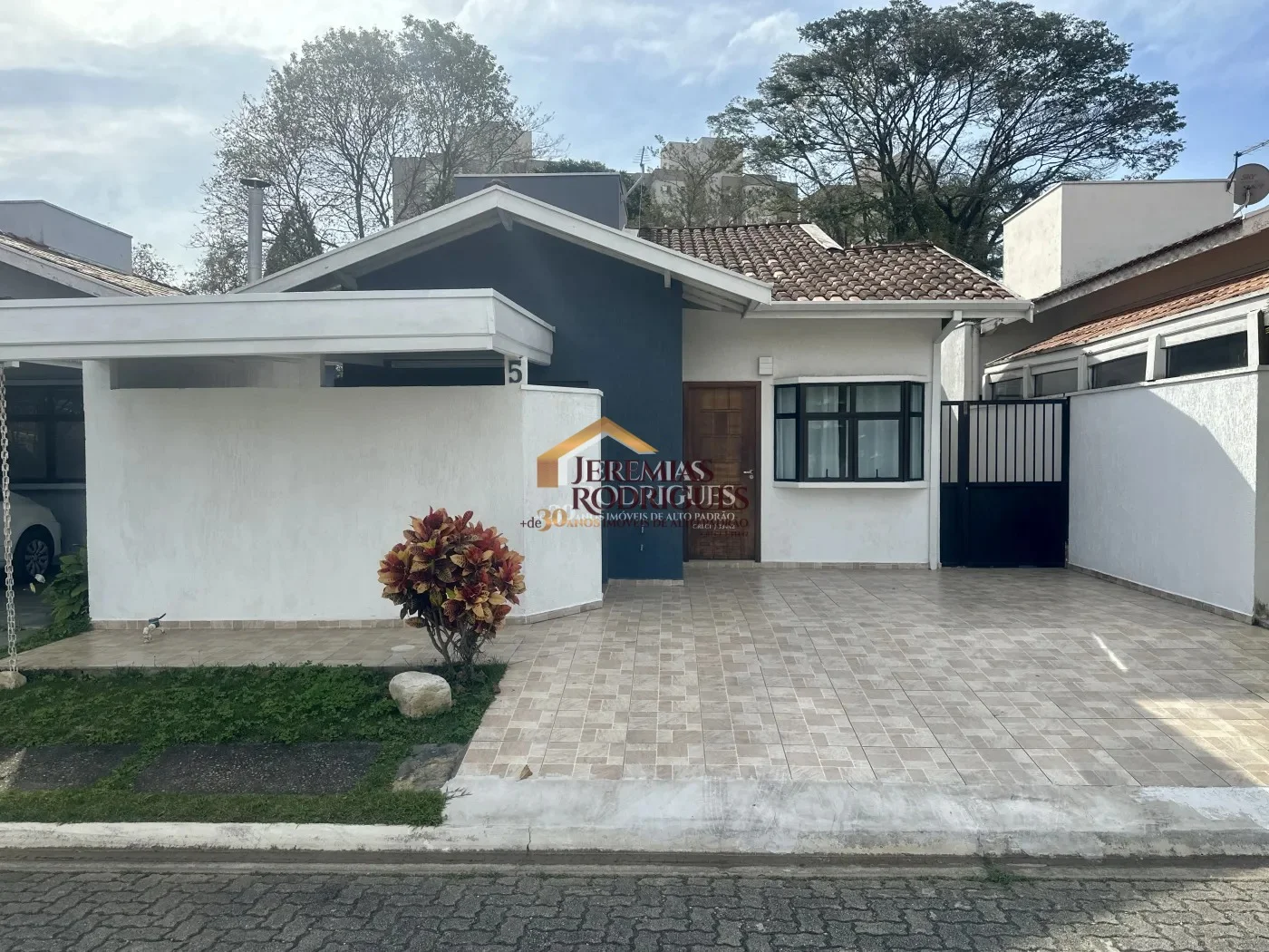 Casa à venda no Condomínio Alto dos Pinheiros em Taubaté/SP. — foto 1