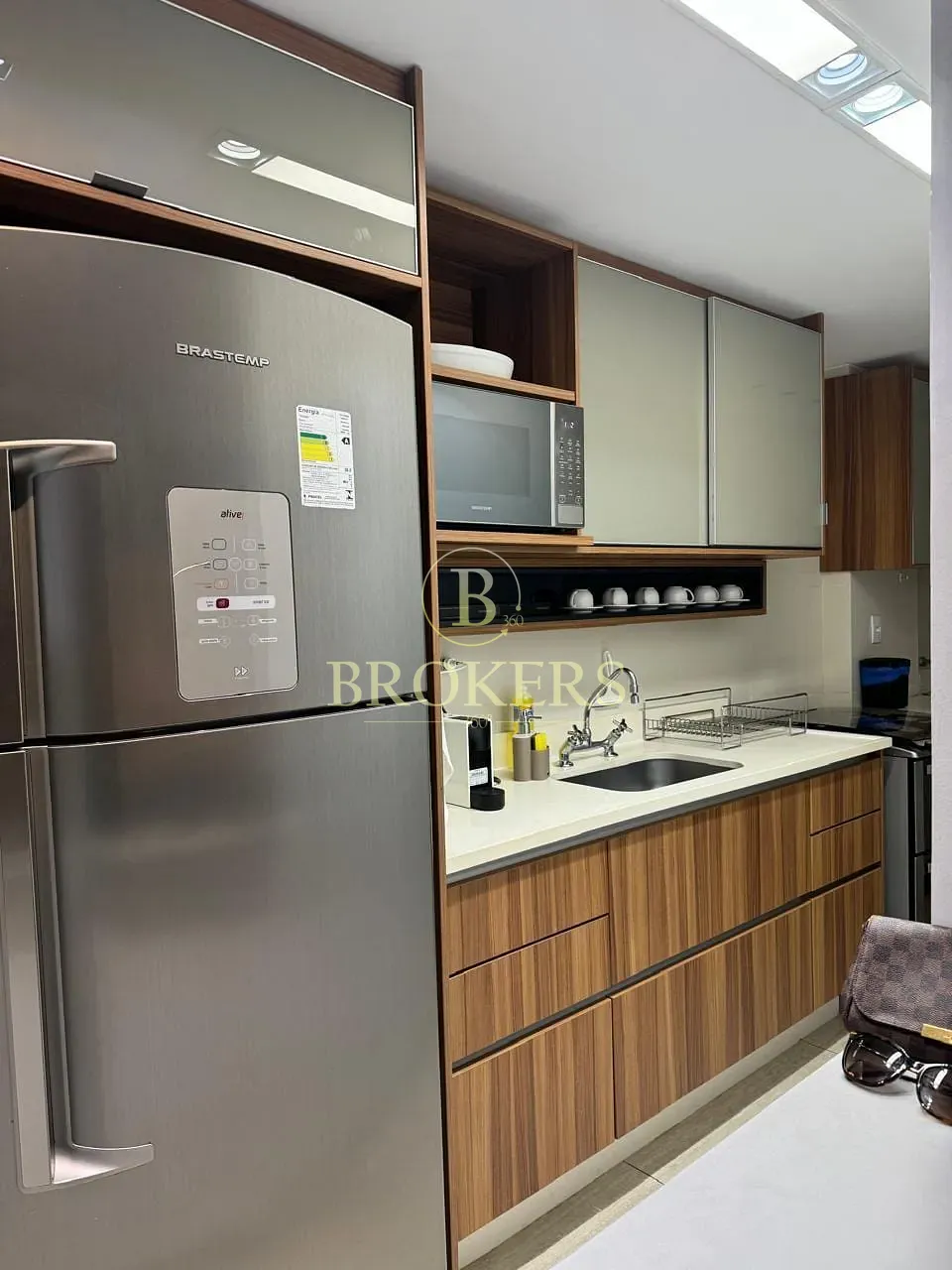 Apartamento a venda. Ipanema na quadra da praia! 2 quartos (1 suíte), varanda com vista mar, vaga,