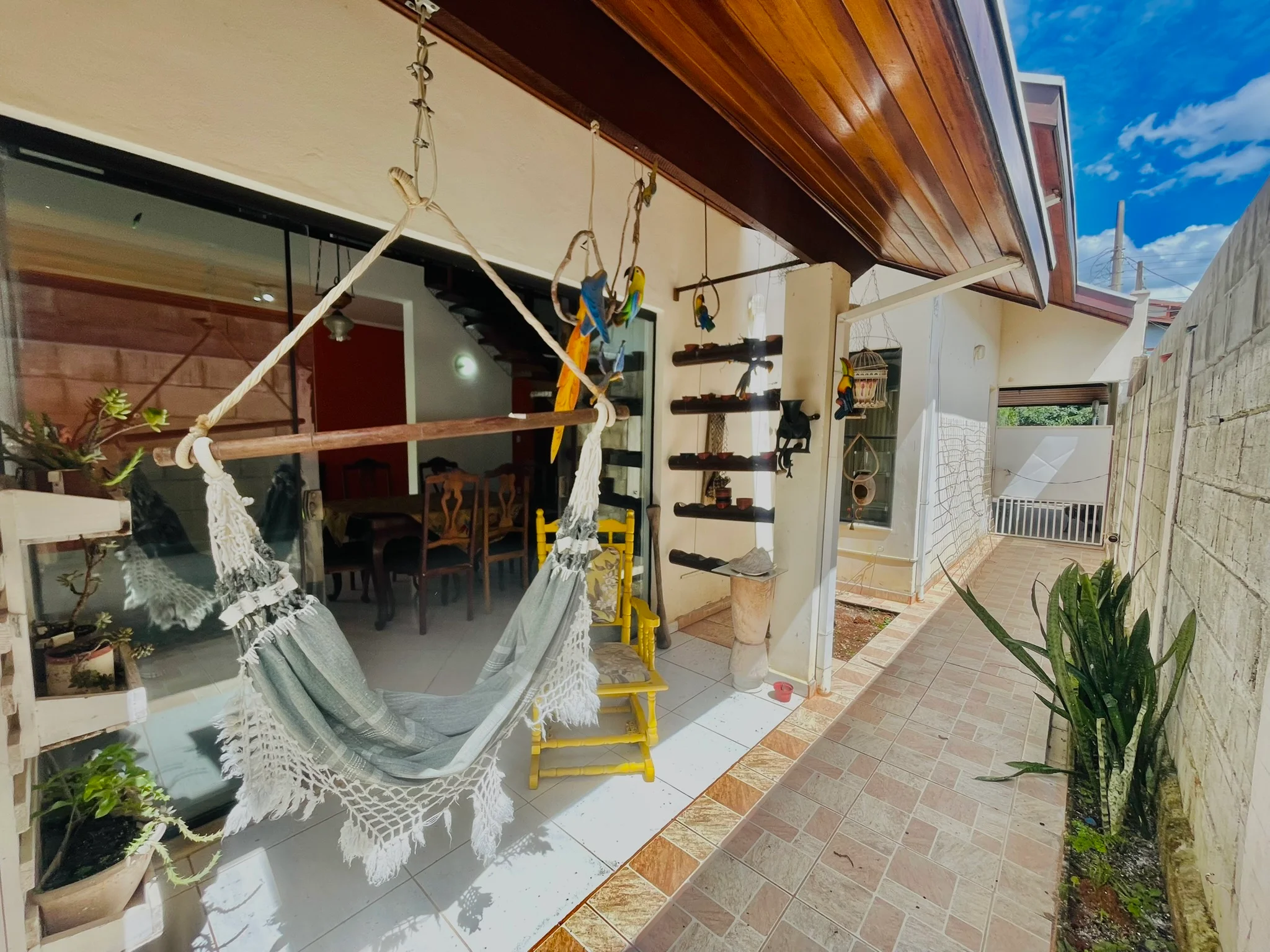 Casa à venda com 4 dormitórios no Condomínio Real Ville em Pindamonhangaba/SP. 