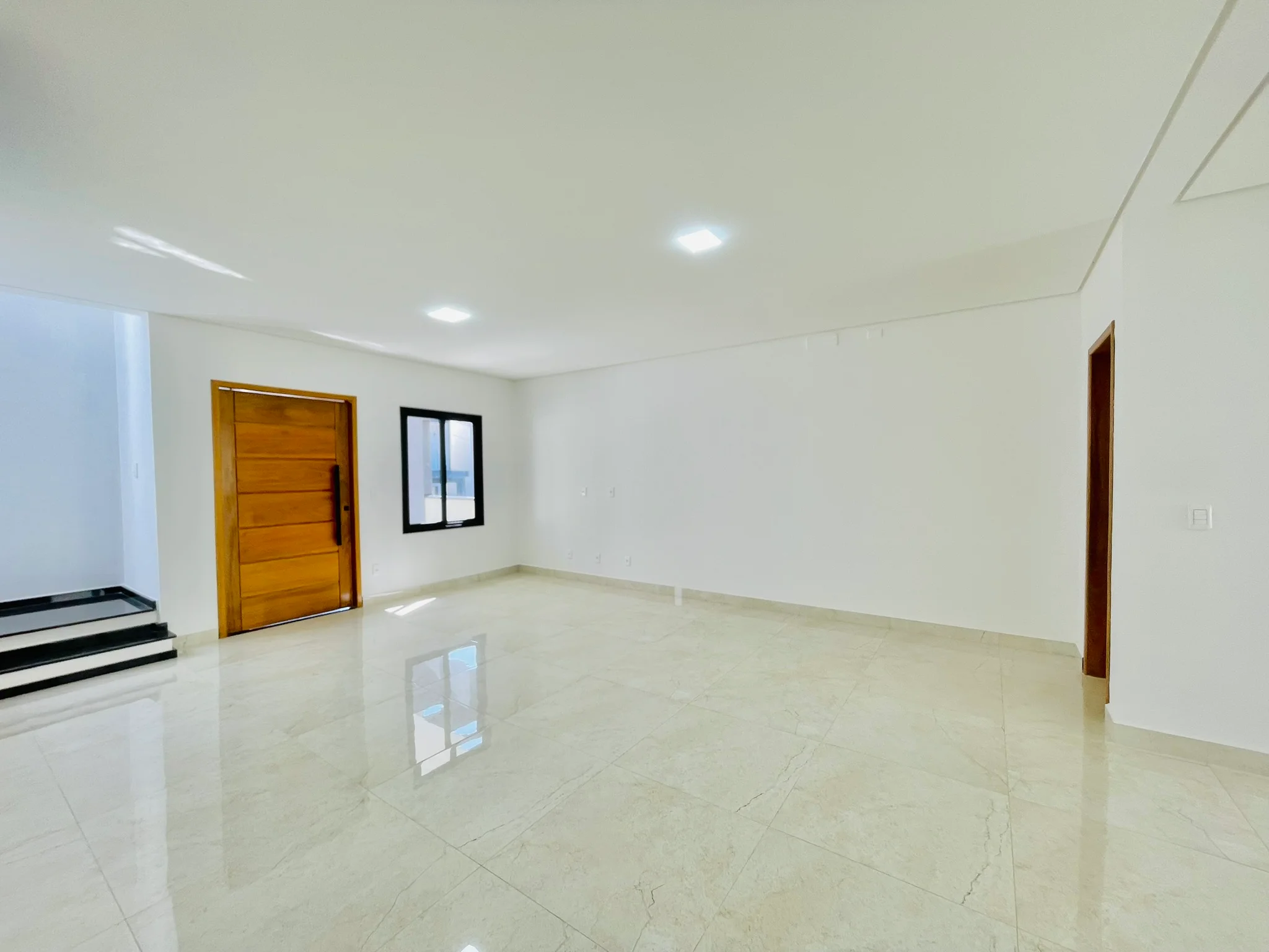 Casa com 3 dormitórios à venda no Condomínio Recanto Tropical em Taubaté/SP.