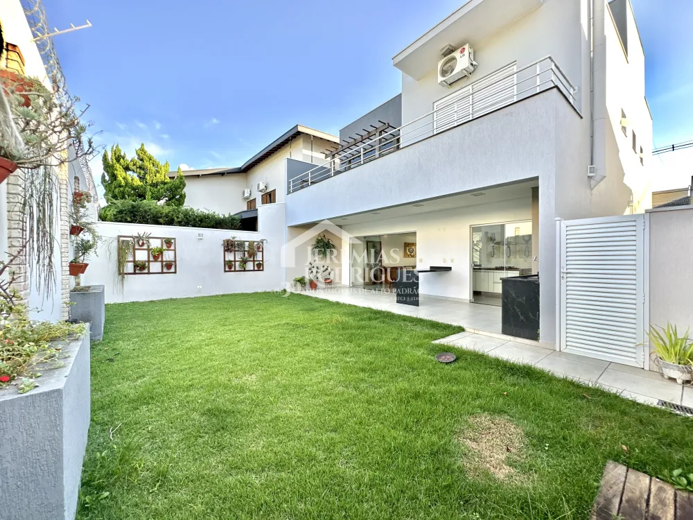 Casa mobiliada para locação no Condomínio Campos do Conde I em Tremembé/SP. 