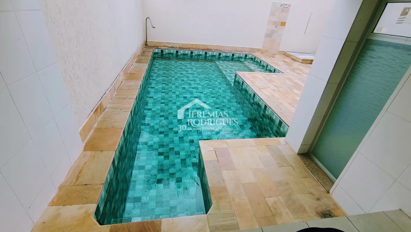 Casa à venda com 5 dormitórios no Condomínio Taubaté Village em Taubaté/SP.