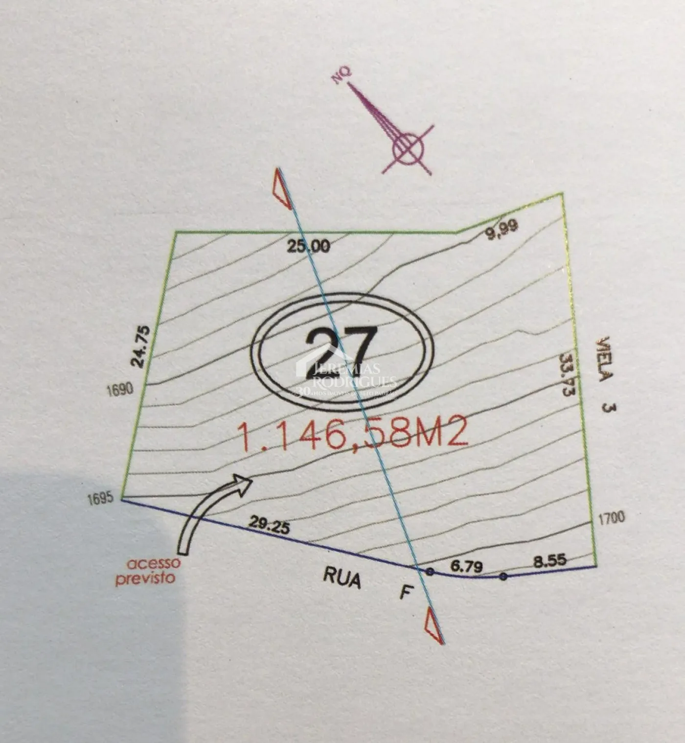 Terreno à venda com 1.068,58 m² no Condomínio Reserva Figueiredo em Campos do Jordão/SP.