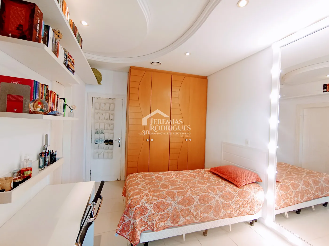 Casa à venda com 4 dormitórios no Condomínio Taubaté Village em Taubaté/SP.