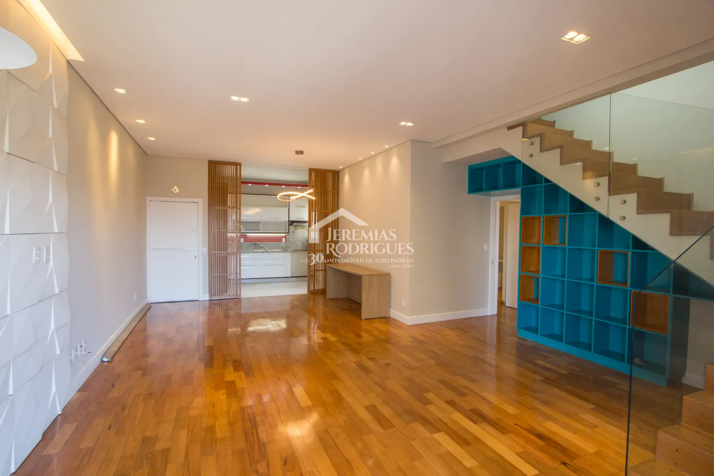 Apartamento à venda com 3 suítes, 274 m² no Edifício Milão em Taubaté/SP.