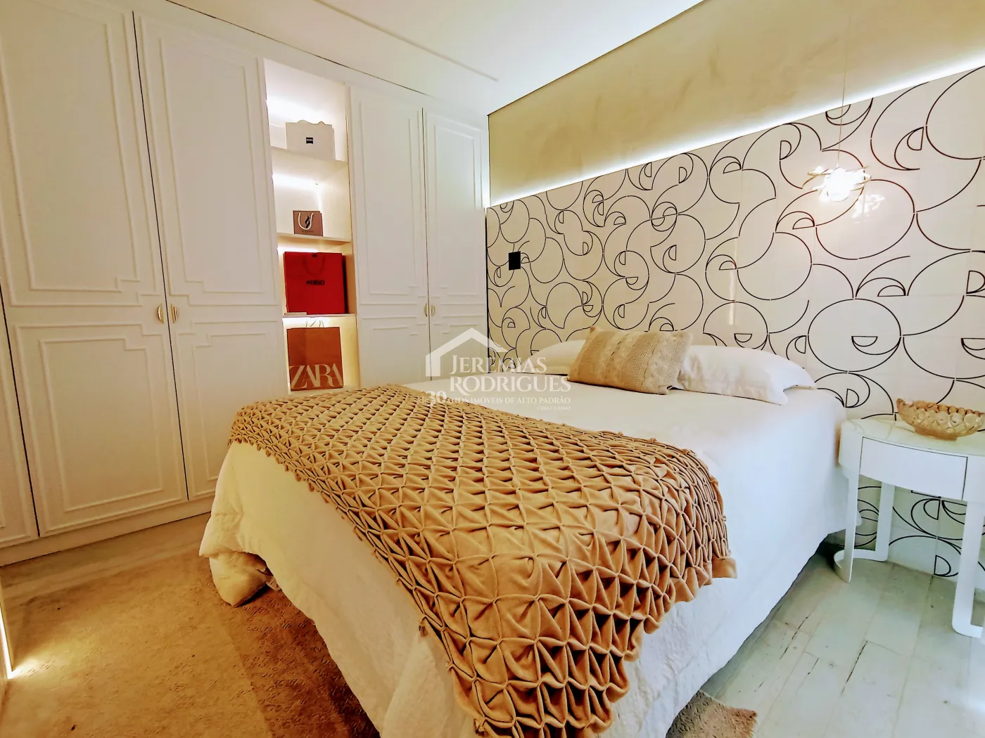 Apartamento à venda com 3 dormitórios, 117 m² no Condomínio Tríade Century Plaza em Taubaté/SP.