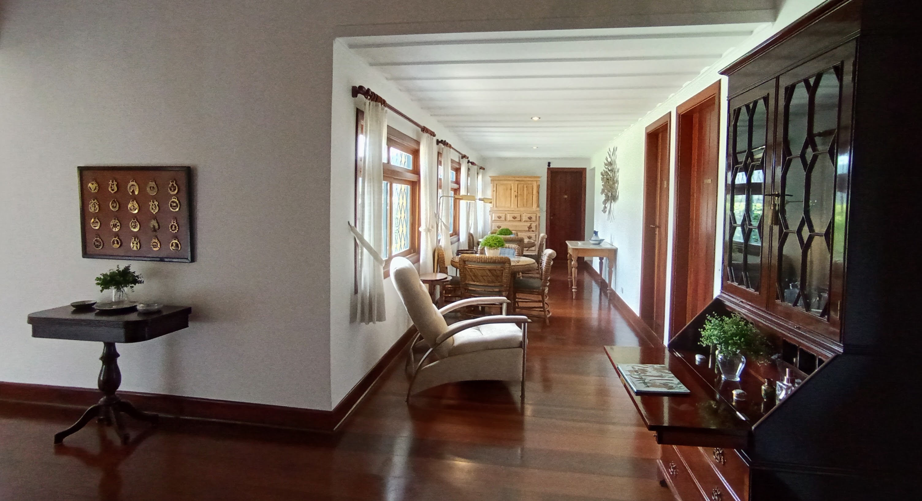 Casa à venda com 5 dormitórios no Capivari em Campos do Jordão/SP.