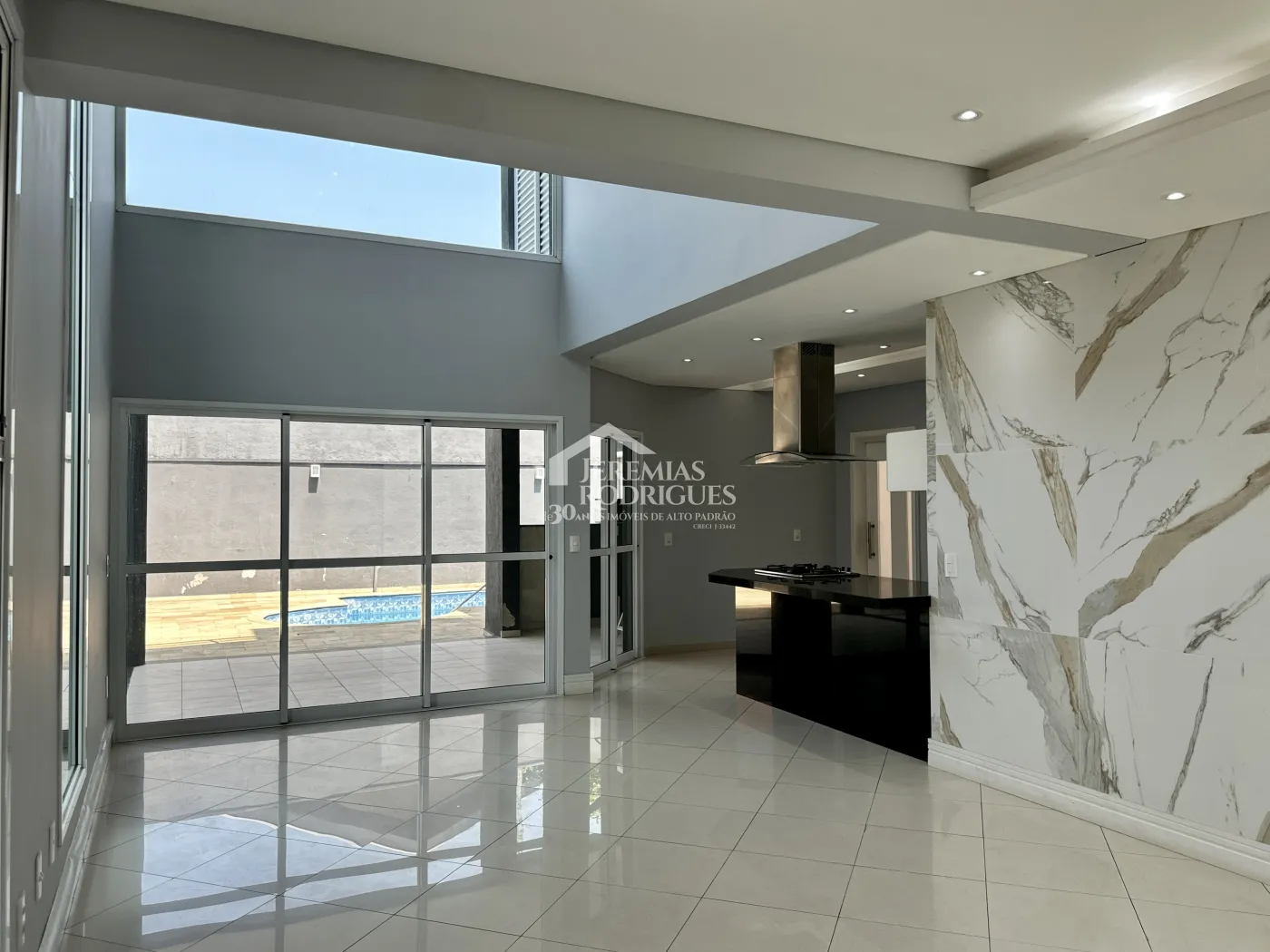 Sobrado com 3 dormitórios, 302 m2 - Condomínio Campos do Conde II - Tremembé/SP.