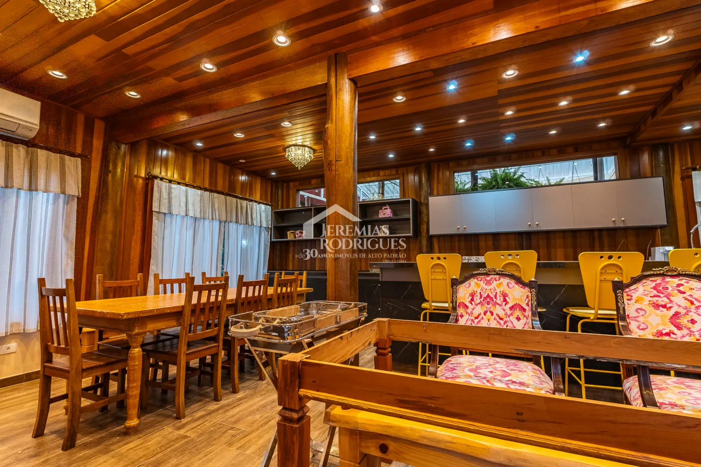 Casa com 5 suítes, 950 m² - Alto do Capivari - Campos do Jordão/SP