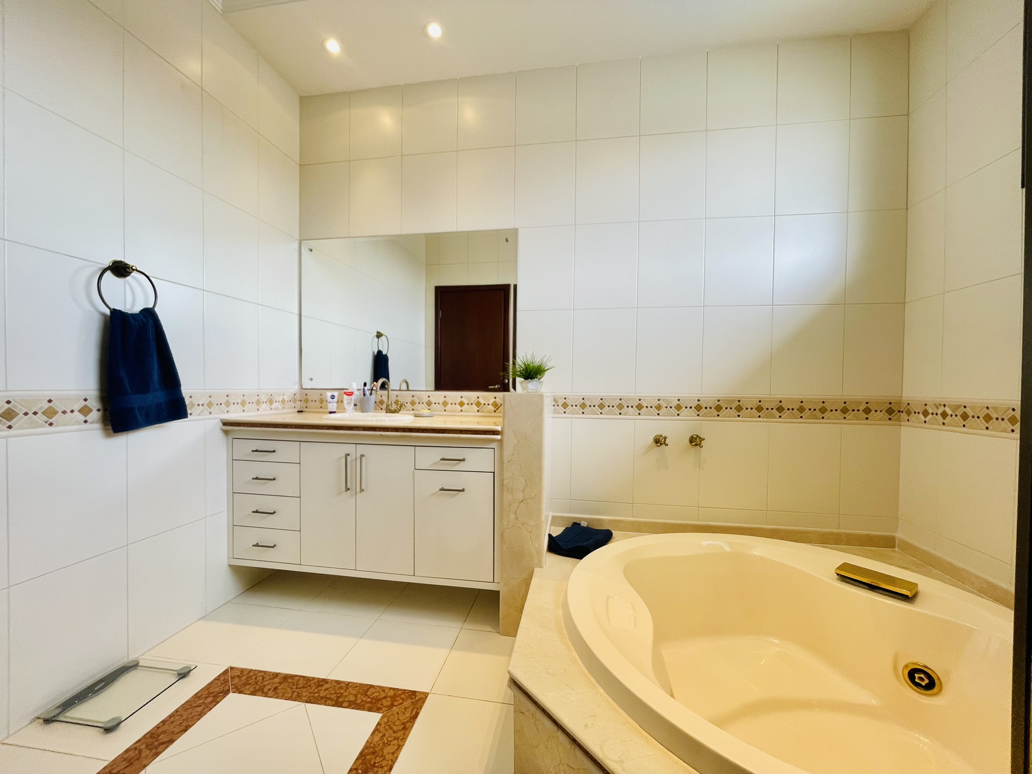 Casa para venda e locação com 4 dormitórios no Condomínio Taubaté Village em Taubaté/SP