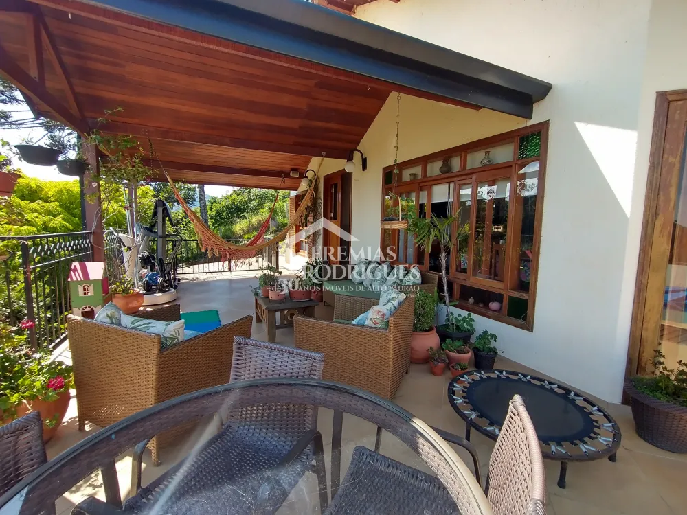 Casa com 4 dormitórios, 277 m² - Santo Antônio do Pinhal/SP