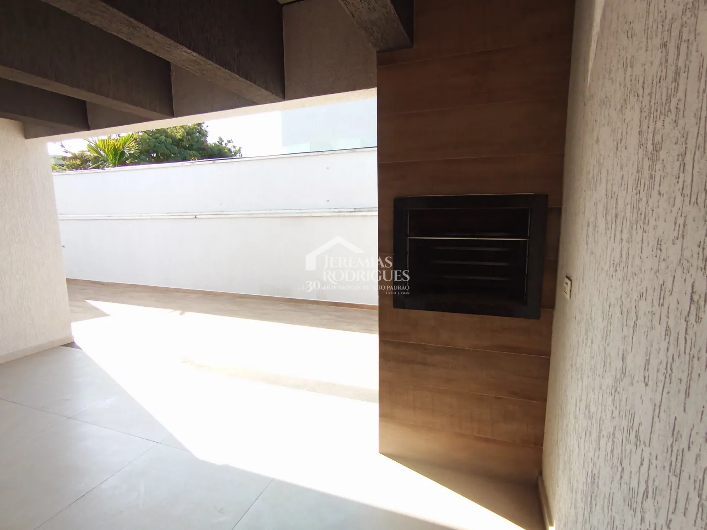 Casa para venda e locação com 3 dormitórios, no Condomínio Campos do Conde II em Tremembé/SP.