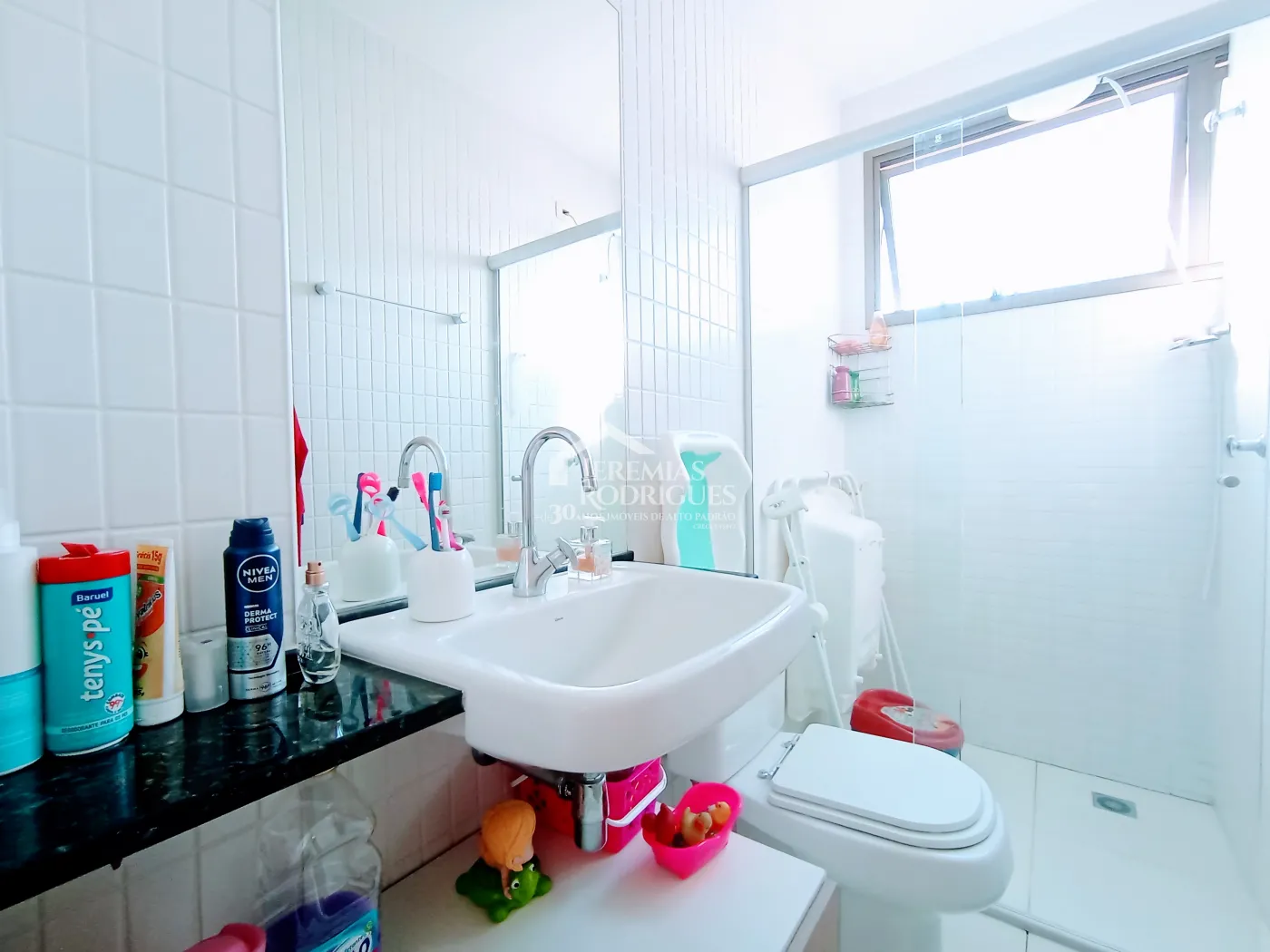 Apartamento à venda com 3 dormitórios no Edifício Jabuticabeiras em Taubaté/SP