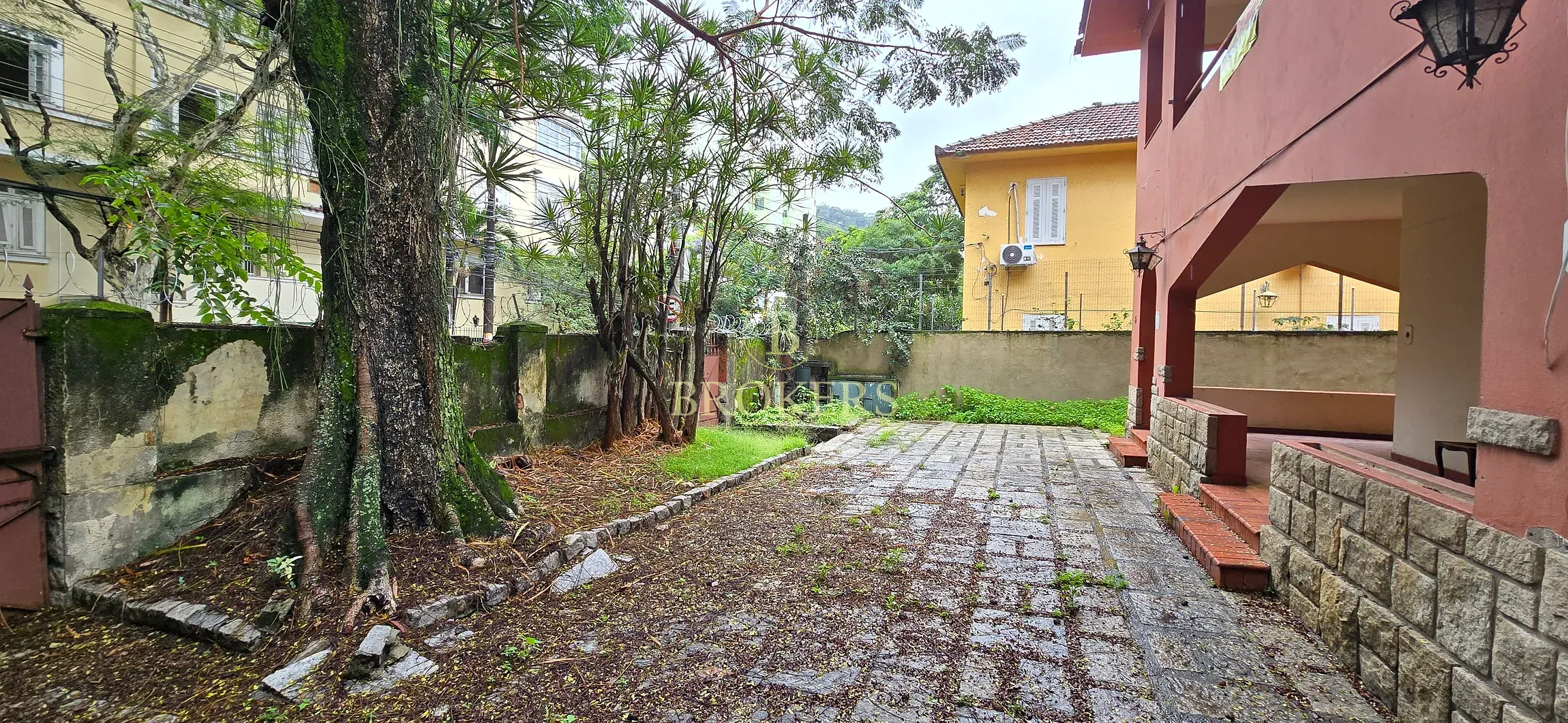 Residência Exclusiva em Centro de Terreno em Laranjeiras — foto 2