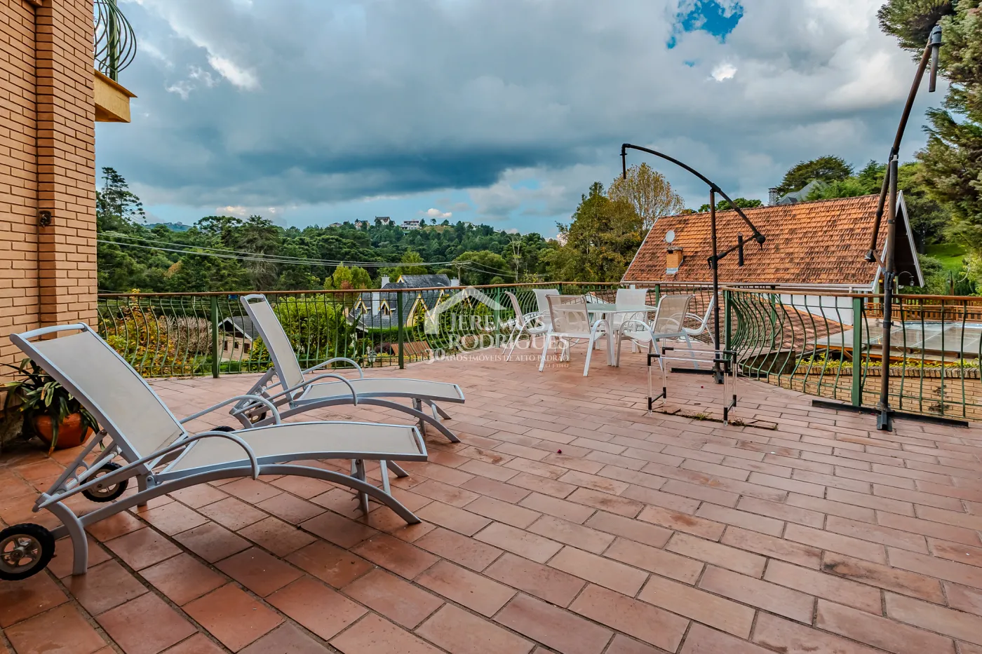 Casa para venda e locação com 5 suítes no Jardim Véu da Noiva em Campos do Jordão/SP