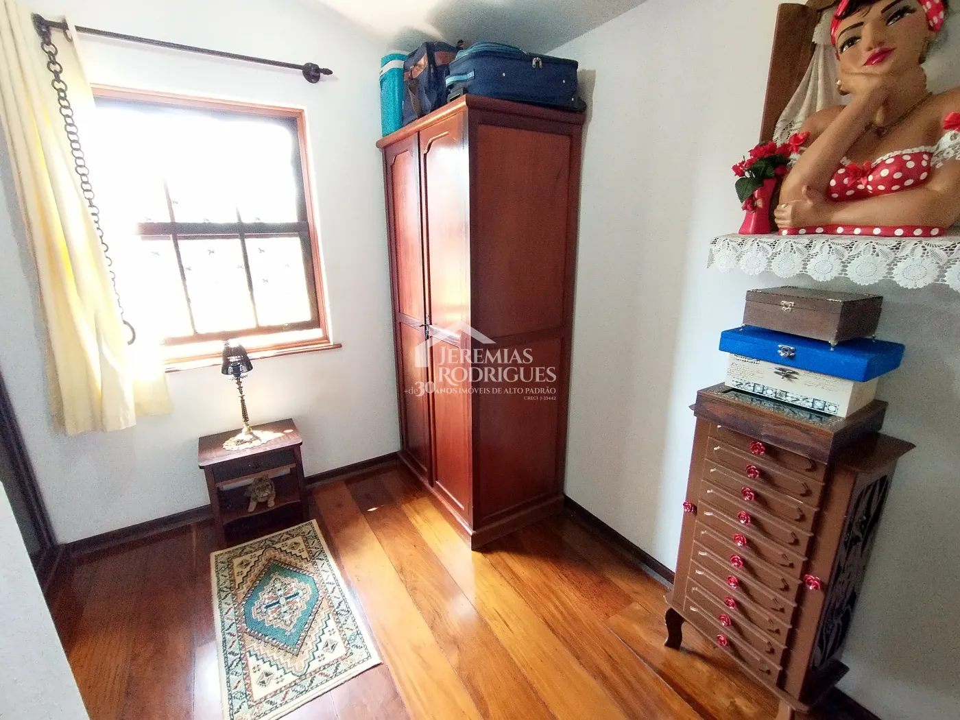 Casa com 4 dormitórios, 265 m² -  Alto do Capivari - Campos do Jordão /SP