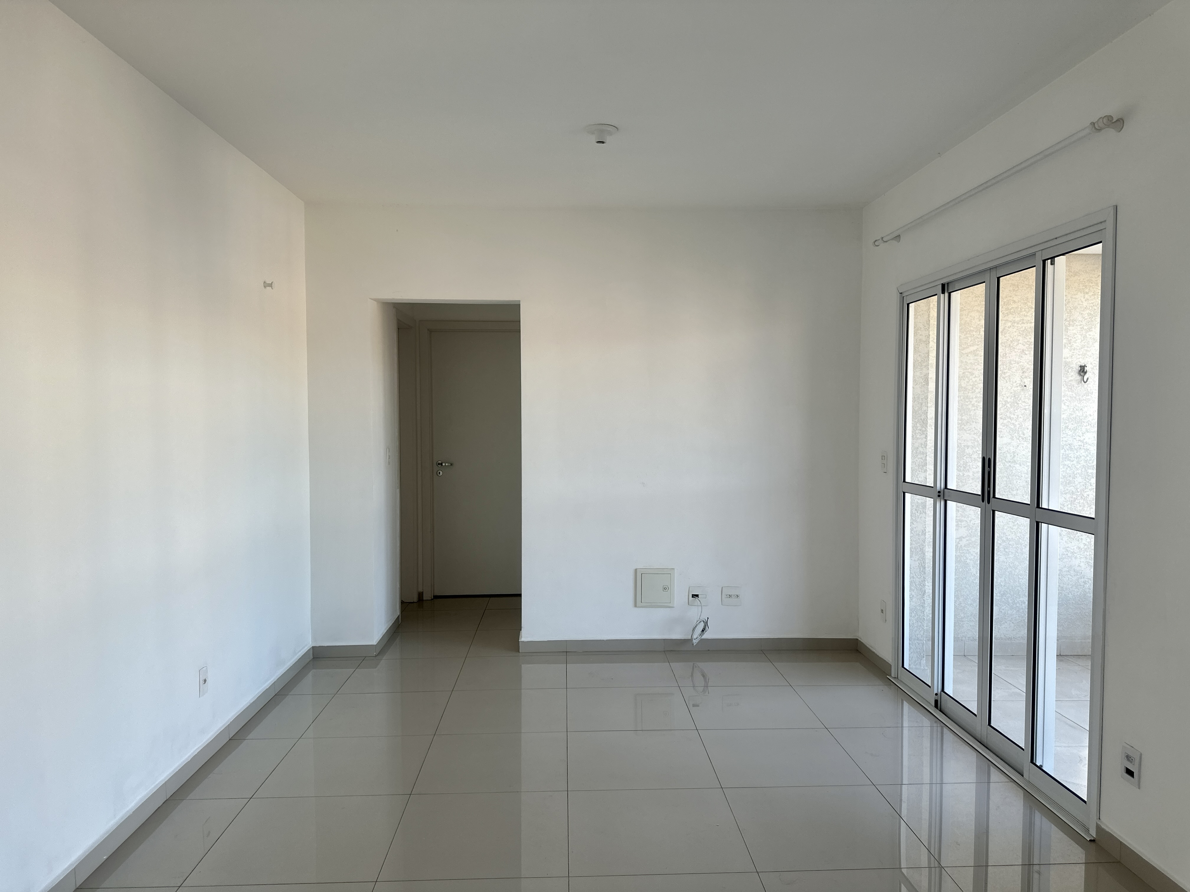 Apartamento para locação com 2 dormitórios, 75 m² no Edifício Camburi em Taubaté/SP