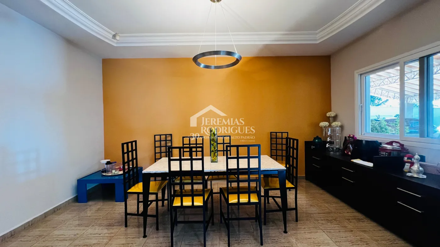 Casa para venda e locação com 6 dormitórios no Condomínio Chácaras Cataguá em Taubaté/SP.