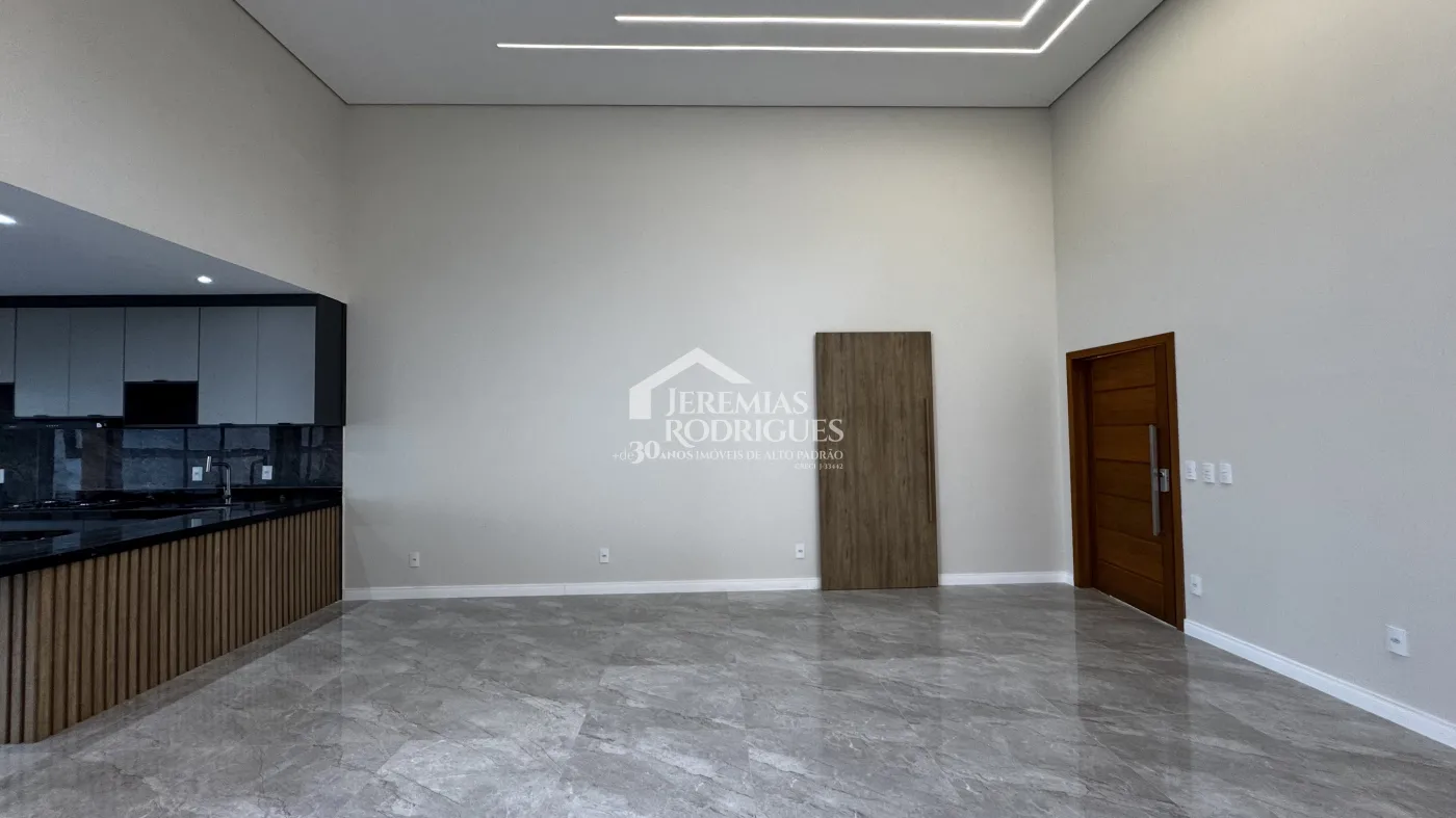 Casa à venda com 3 suítes no Condomínio Reserva dos Lagos em Pindamonhangaba/SP.