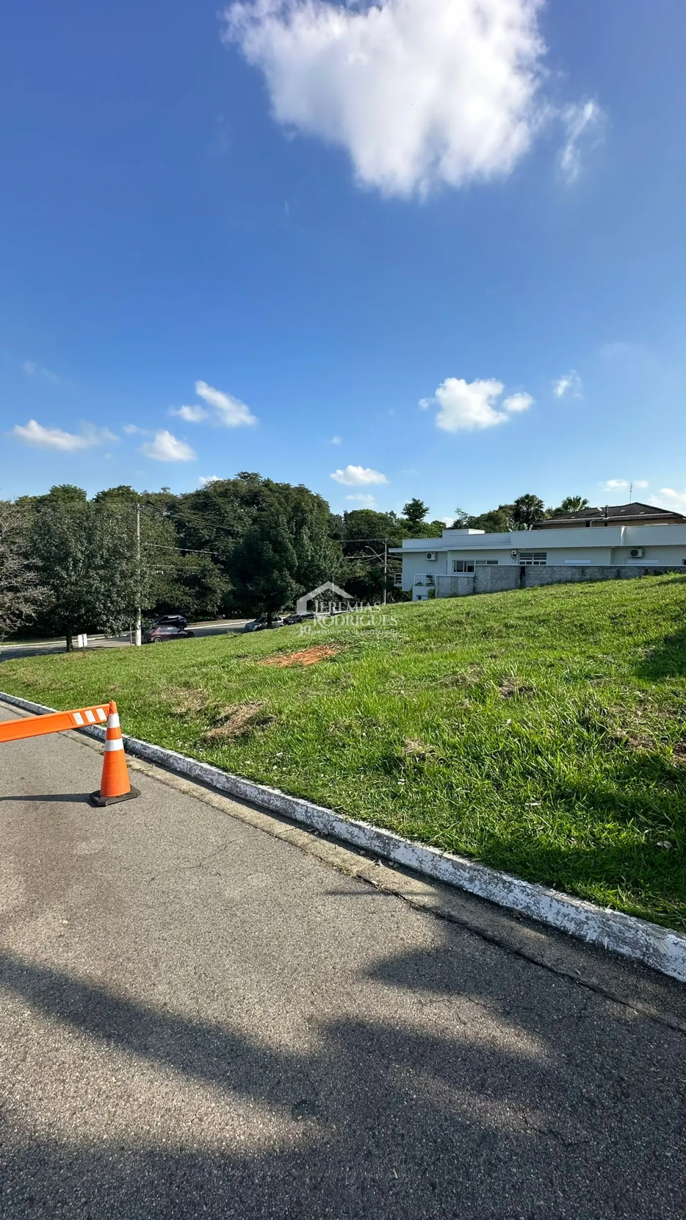 Terreno com 920 m² - Condomínio Colonial Village I - Pindamonhangaba/SP.