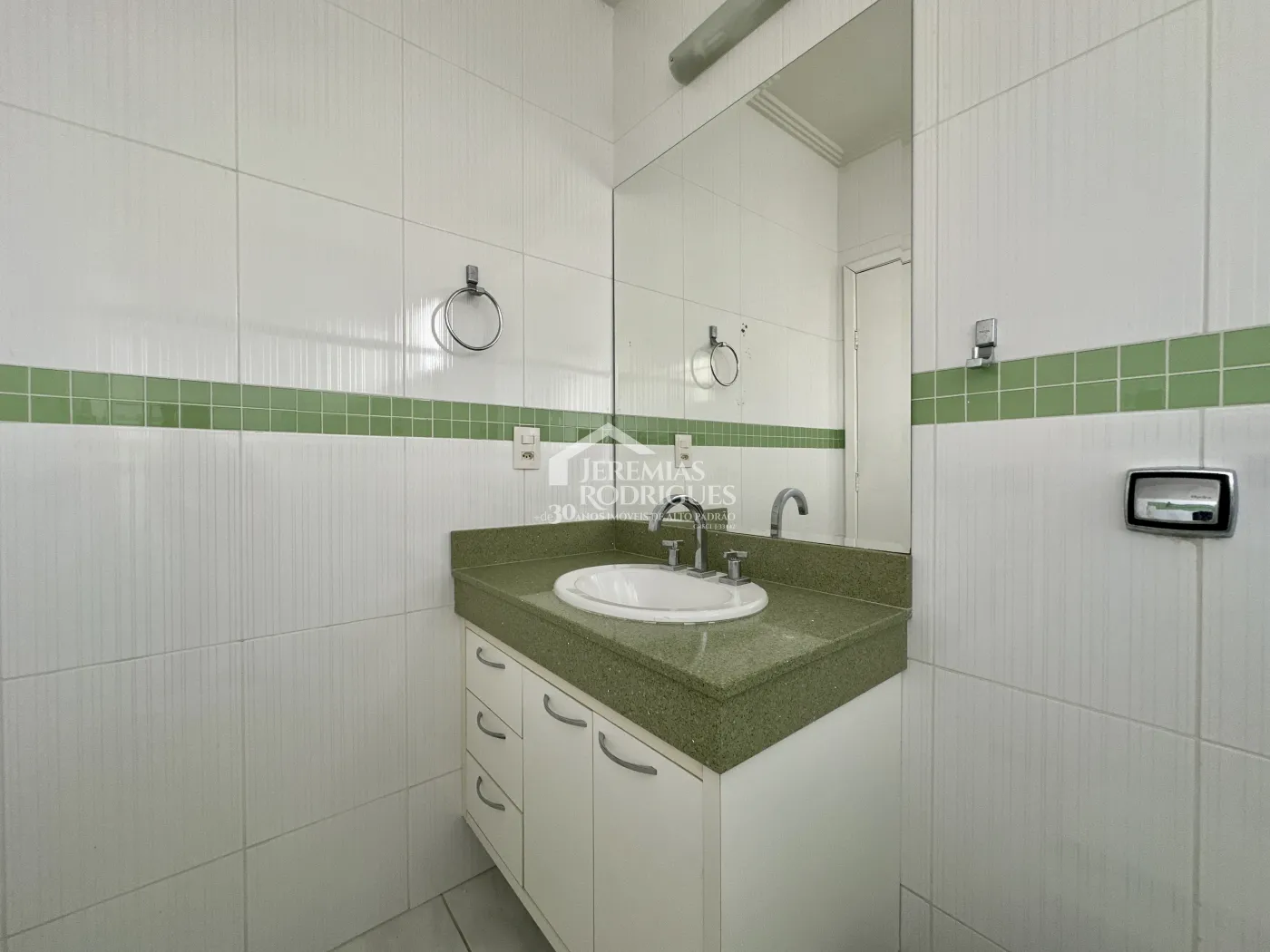 Casa para venda e locação com 4 suítes no Condomínio Campos do Conde II em Tremembé/SP