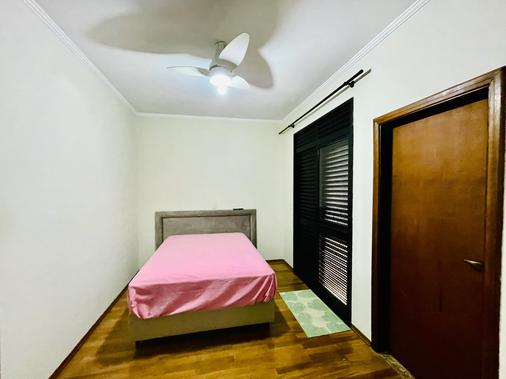 Apartamento para venda com 5 dormitórios no Edifício Olimpia em Taubaté/SP. 