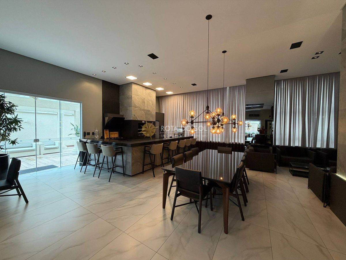 Apartamento Mobiliado 4 Suítes à Venda Meia Praia Itapema SC