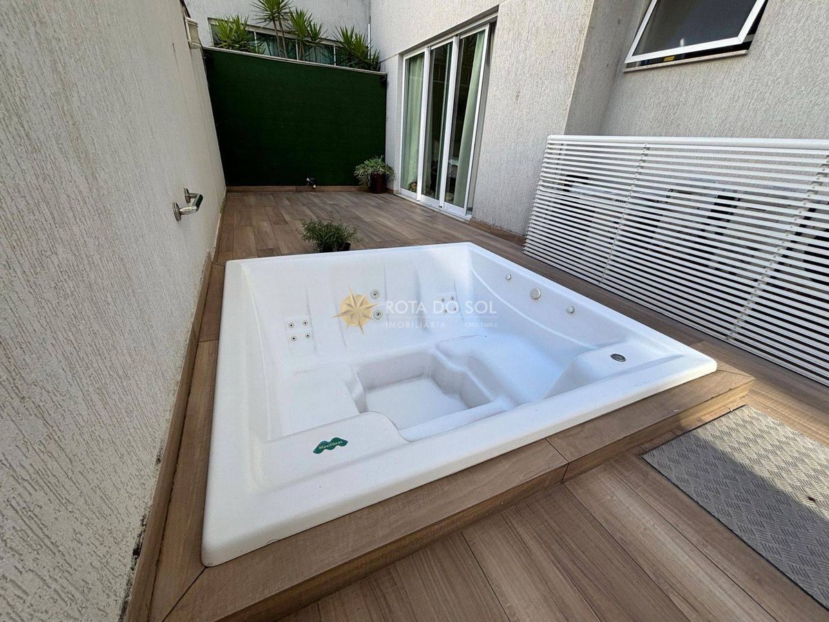 Residencial Salinas Apartamento Quadra Mar 4 Suítes em Meia Praia Itapema SC