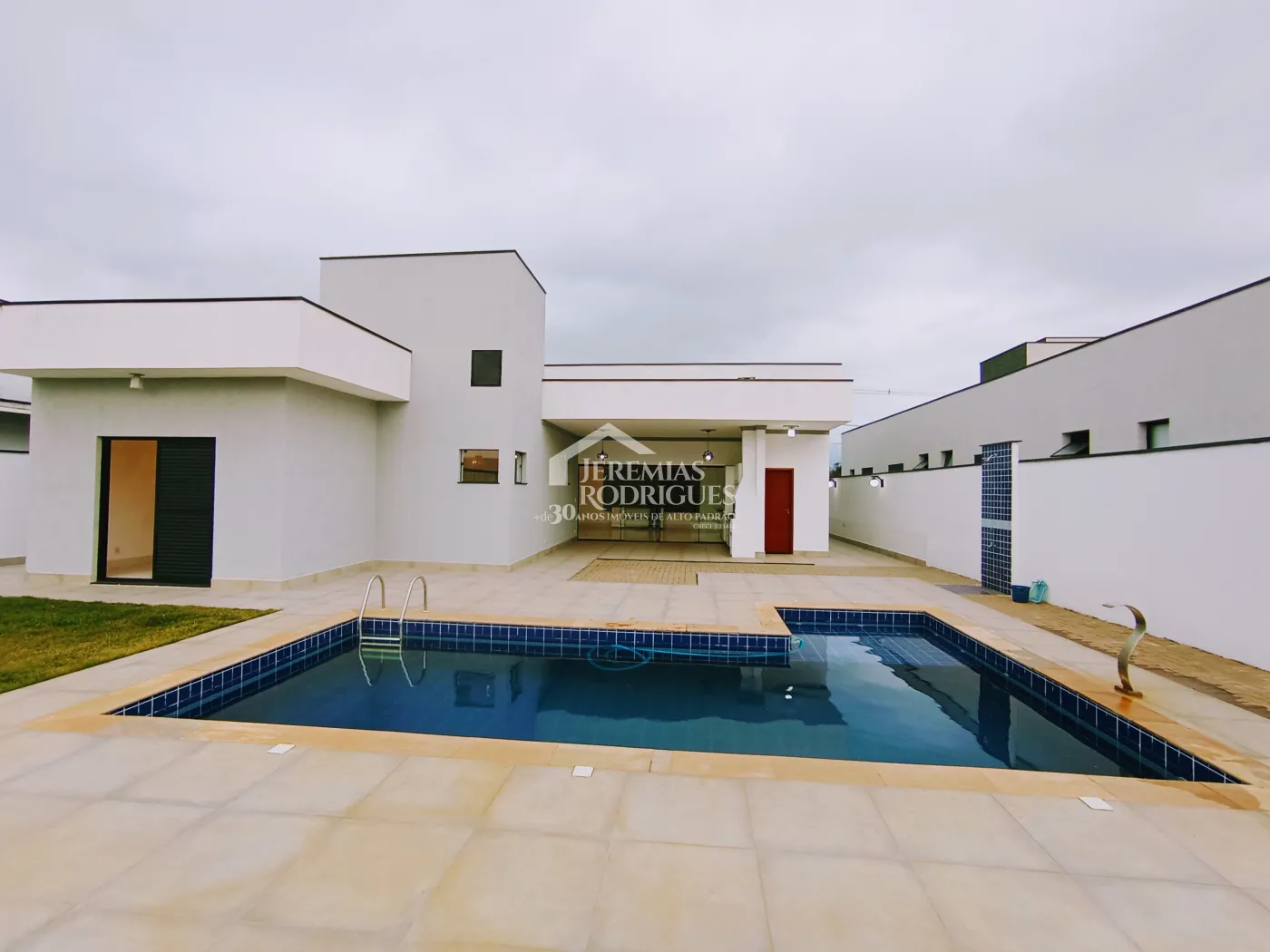 Casa para venda e locação com 3 dormitórios, no Condomínio Colonial Village II em Pindamonhangaba/SP