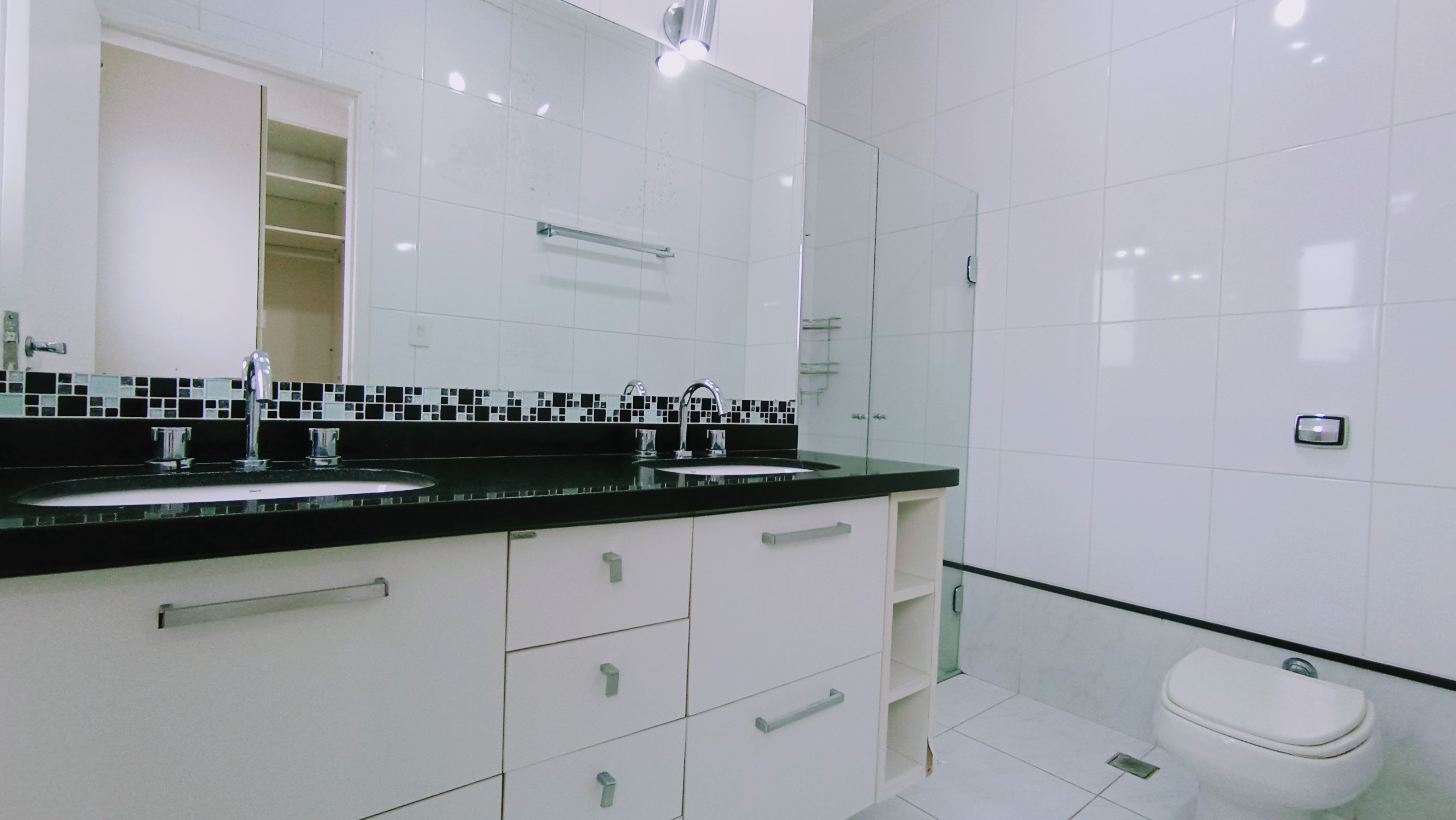 Casa para locação com 3 suítes no Condomínio Campos do Conde II - Chambord em Tremembé/SP.