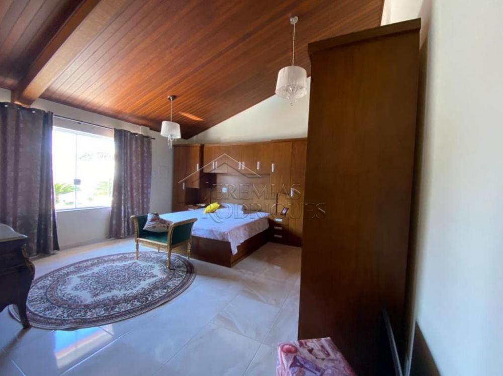 Casa à venda com 2 suítes no bairro do Bonfim em Taubaté/SP.