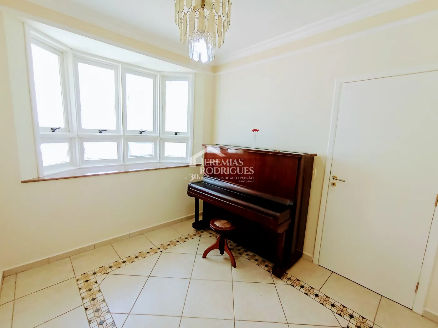 Casa para locação com 4 dormitórios no Condomínio Taubaté Village em Taubaté/SP.