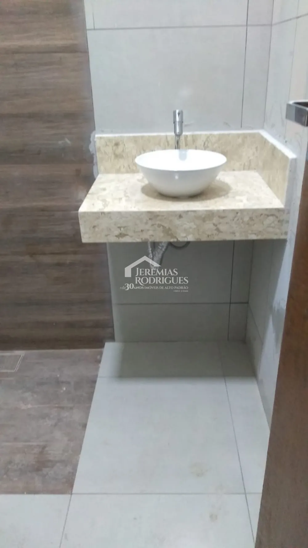 Casa à venda com 3 suítes - Condomínio Pérola do Vale - Tremembé/SP.