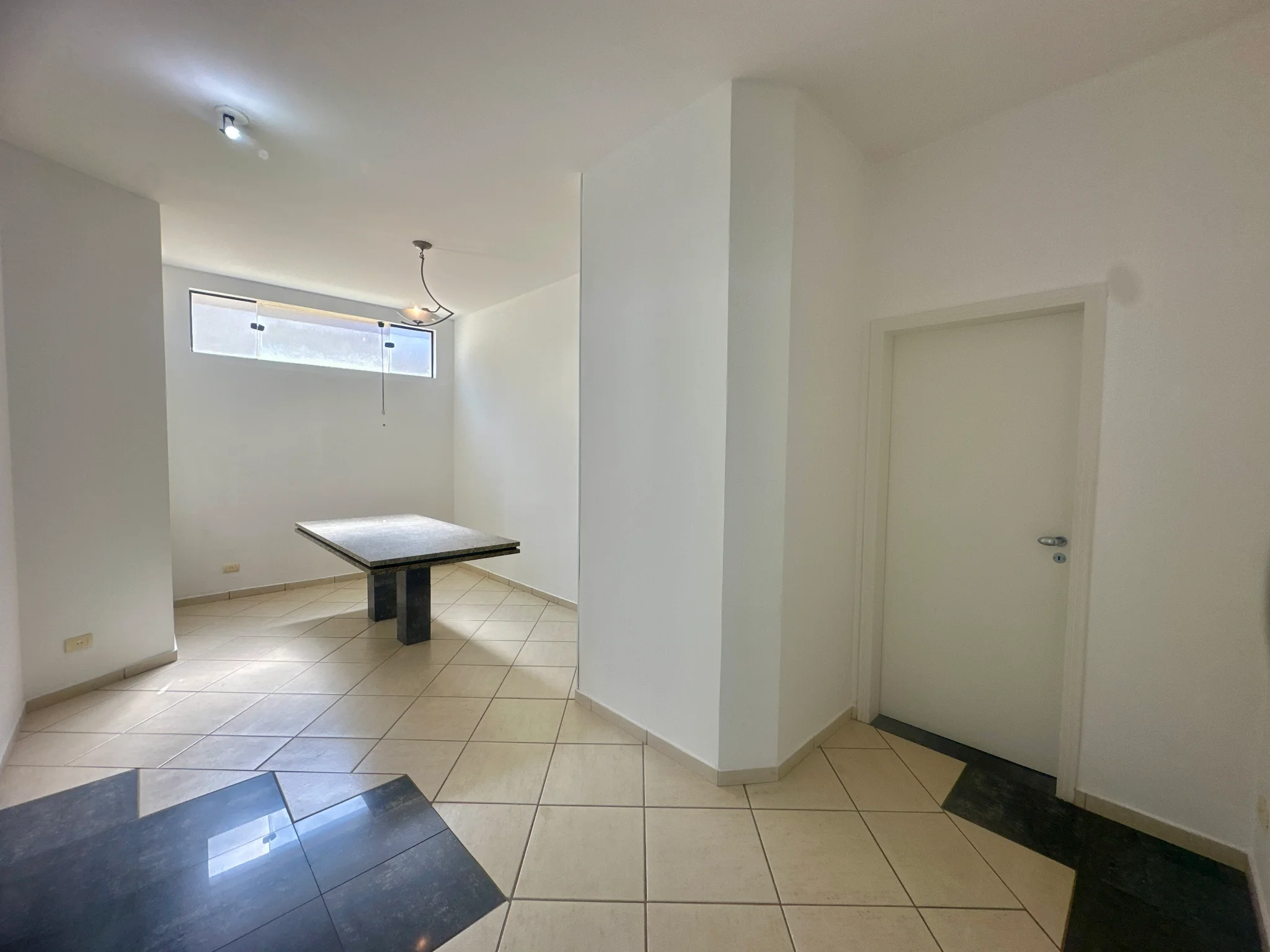 Casa para venda e locação no Condomínio Taubaté Village em Taubaté/SP.