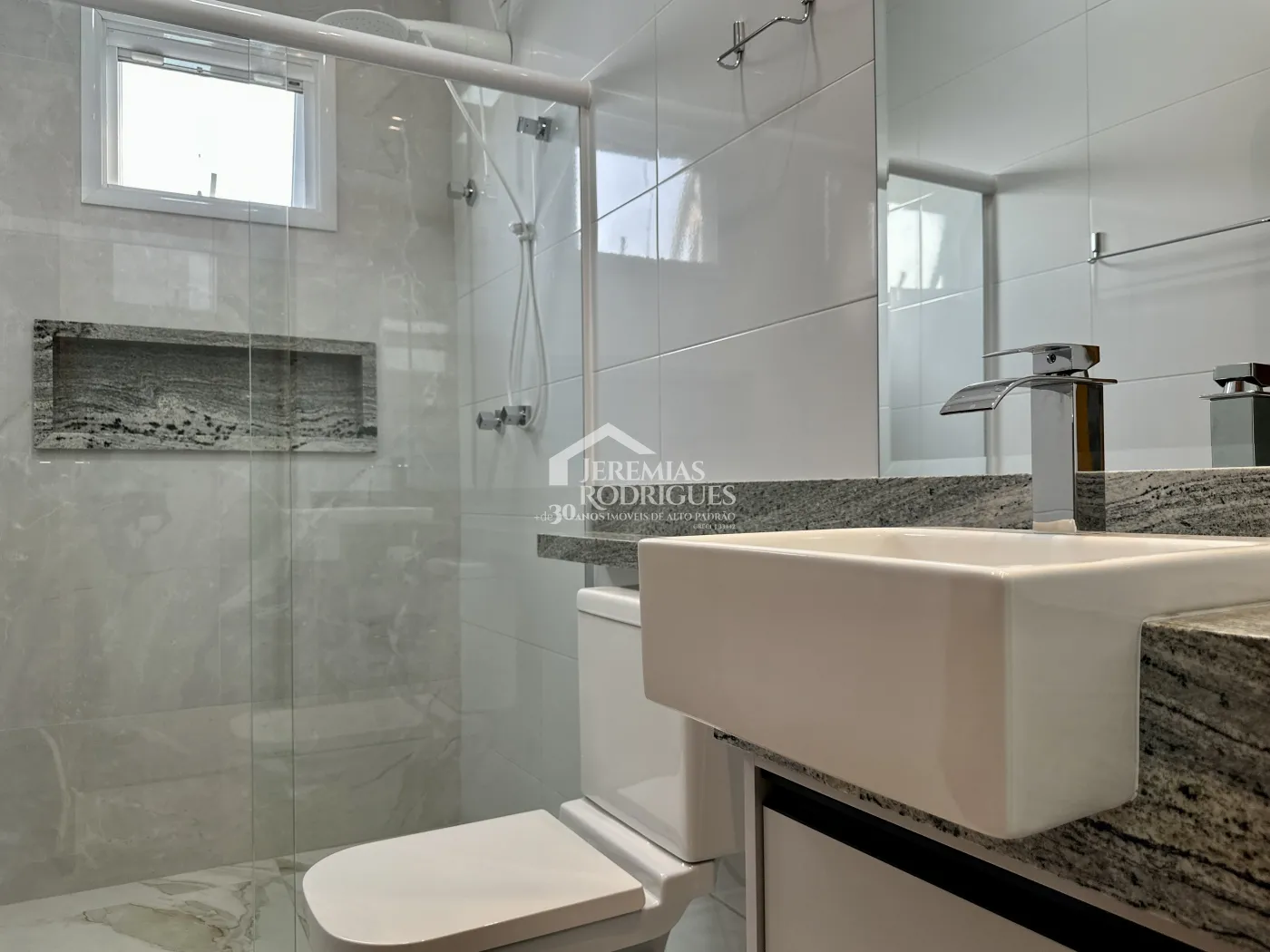 Casa com 3 dormitórios, 169,20 m² - Condomínio Ouro Ville - Taubaté/SP.