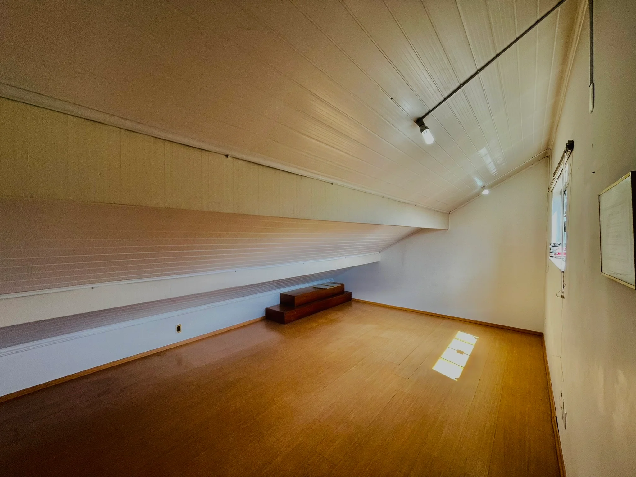 Casa à venda com 4 dormitórios no Condomínio Real Ville em Pindamonhangaba/SP. 