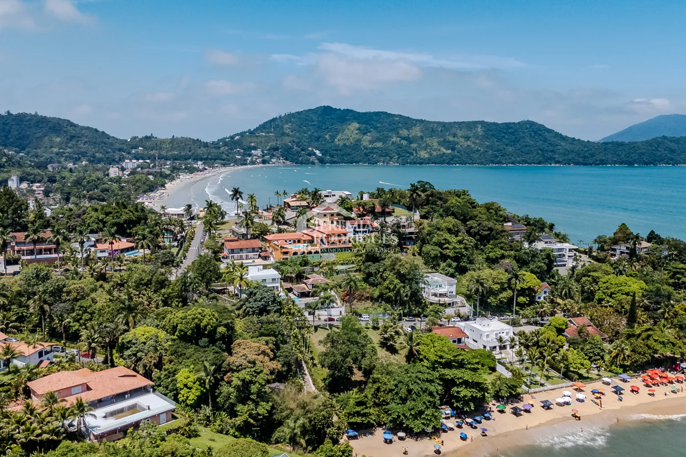 Mansão à venda com 7suítes no Condomínio Santa Rita em Ubatuba/SP.