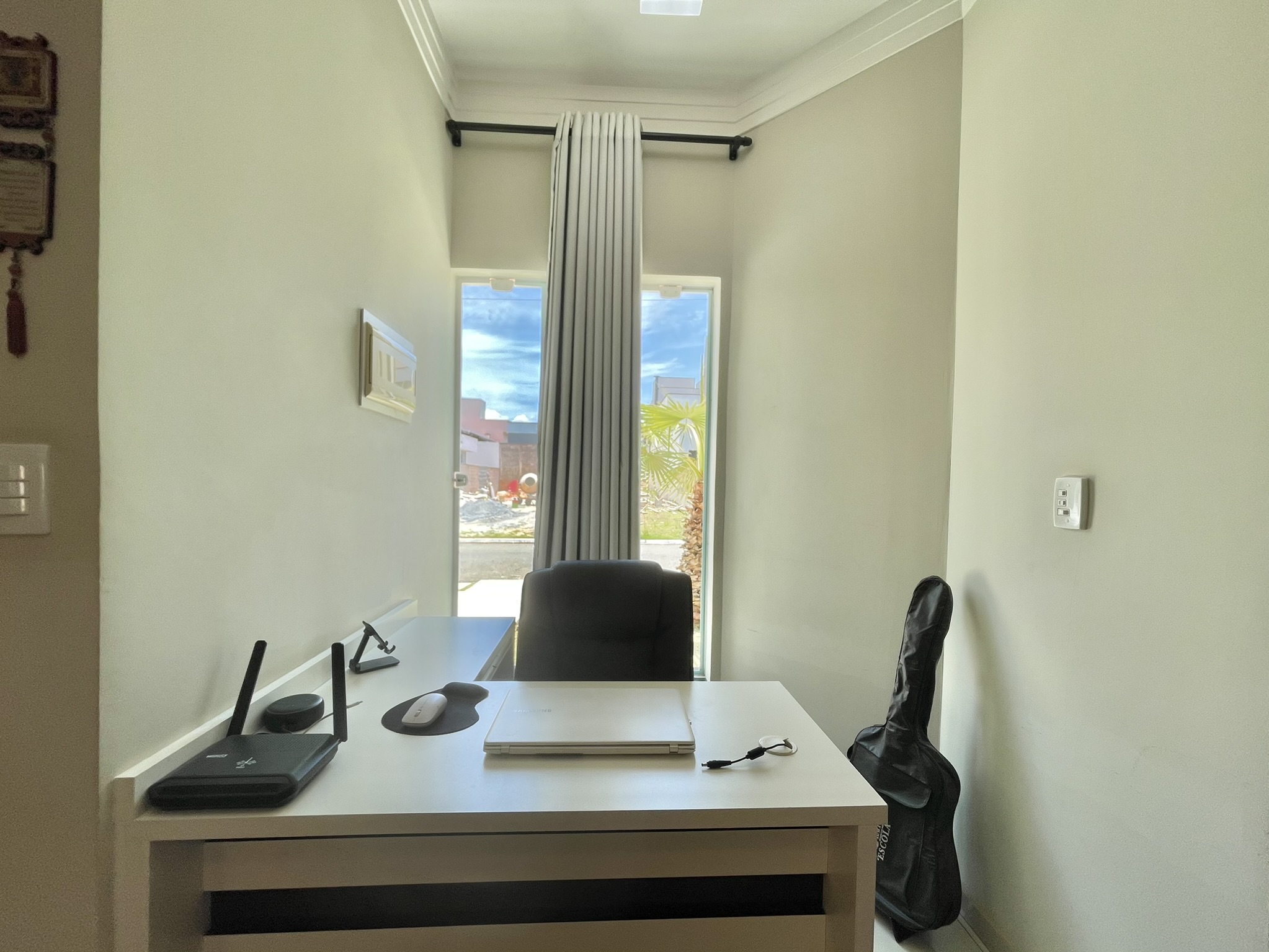 Casa à venda com 3 dormitórios no Condomínio Moema Ville em Pindamonhangaba/SP.