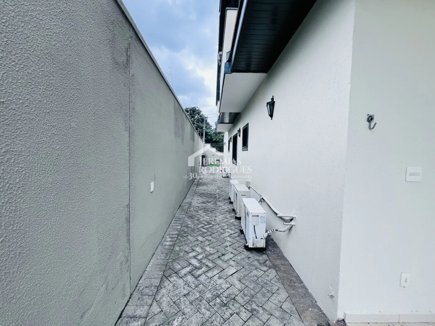 Casa com 8 dormitórios, 900 m² - Condomínio Portal da Serra - Taubaté/SP