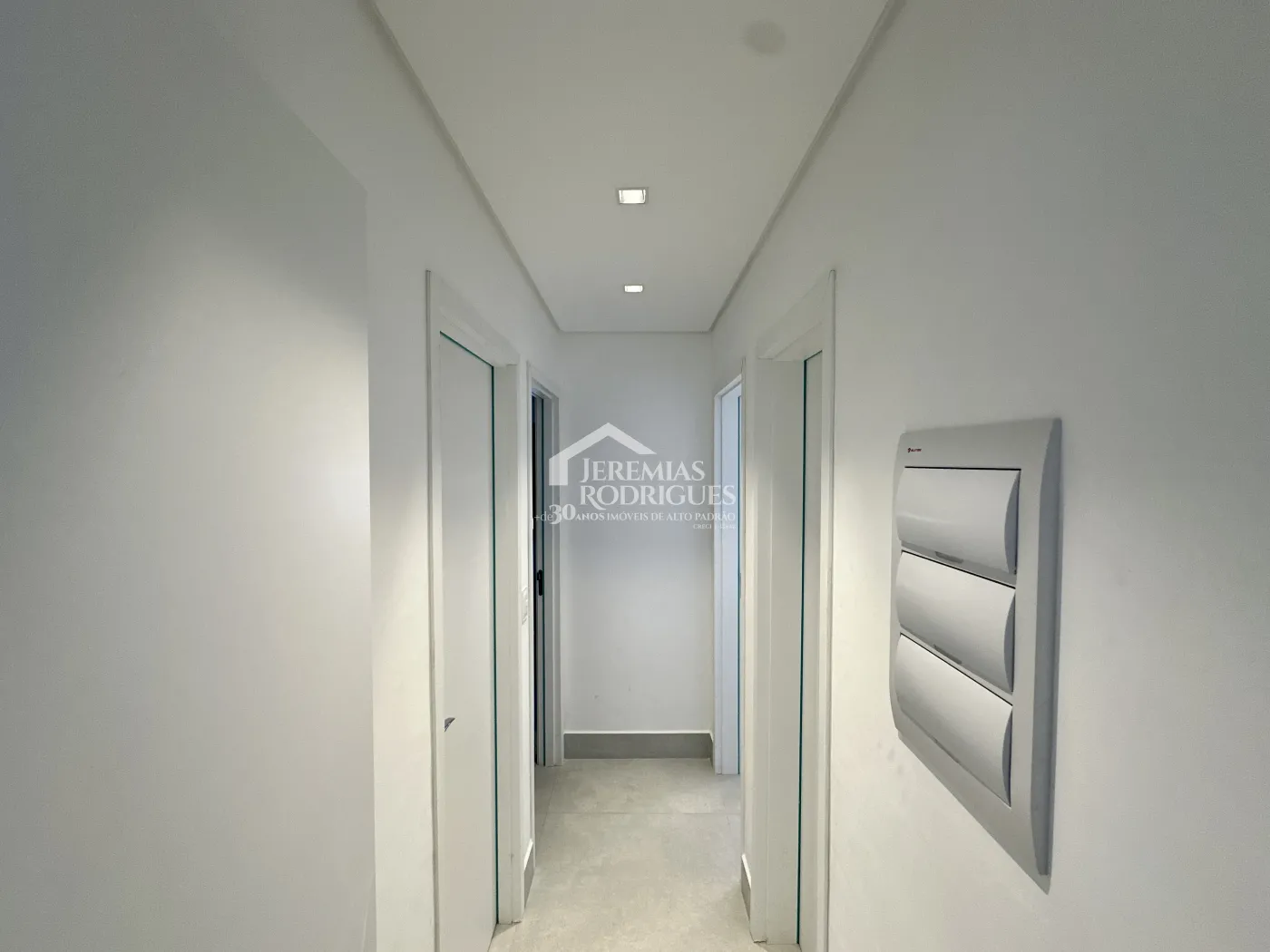 Apartamento à venda com 3 dormitórios, 109 m² no Edifício Lucca em Taubaté/SP